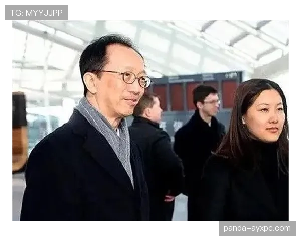 伏明霞出街像是随身带着银行,看看她包里的牌子我就怀疑人生 伏明霞出街像是随身带着银行,看看她包里的牌子我就怀疑人生